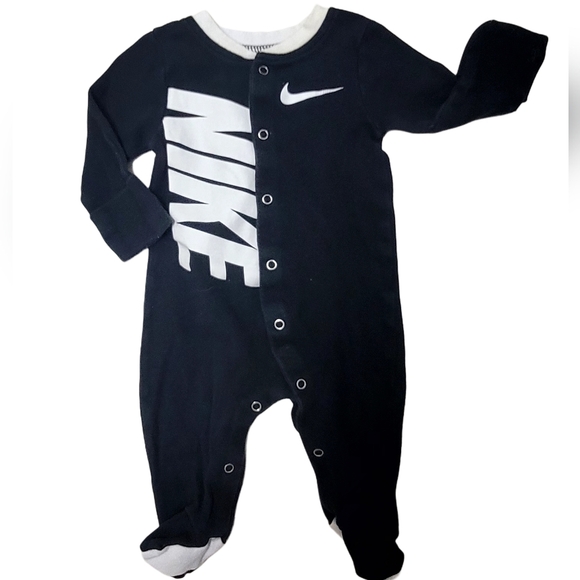 Nike Other - Nike Baby Boys' Graphic Logo Footed Coverall size 3 months